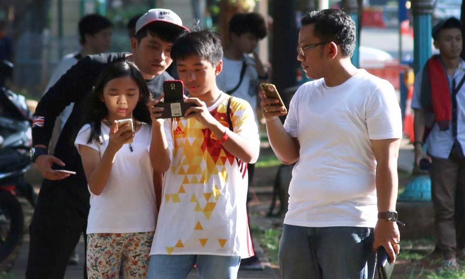 Survei: Orang Indonesia Senang Kirim Pulsa Ke Teman Dan Keluarga