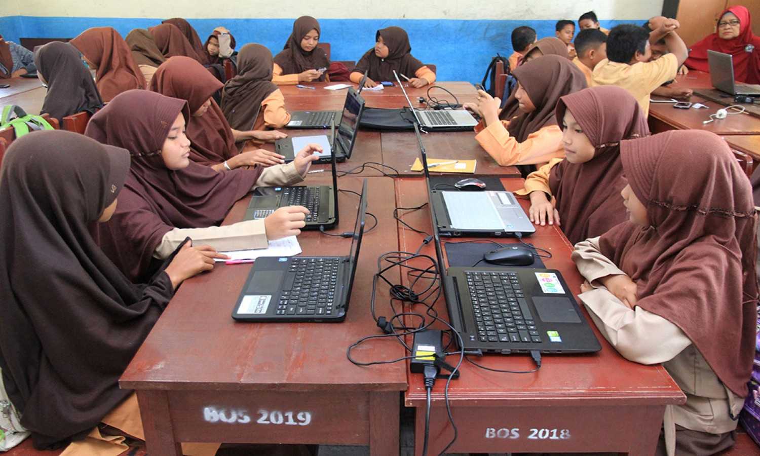 Digitalisasi Sekolah Tak Cukup Dengan Pembagian Laptop