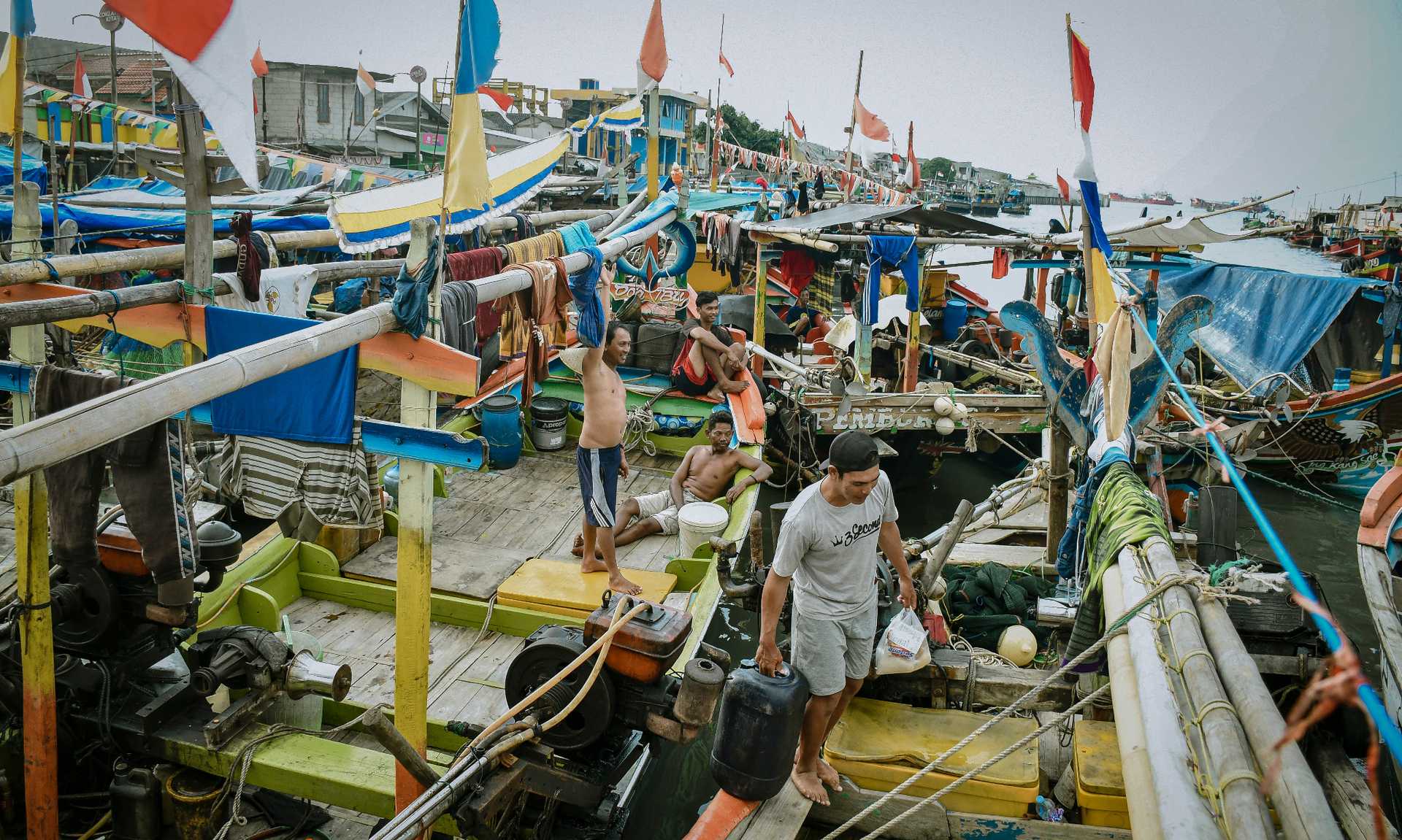 FOTO CERITA: Dampak BBM Naik, Kehidupan Nelayan Semakin Sulit