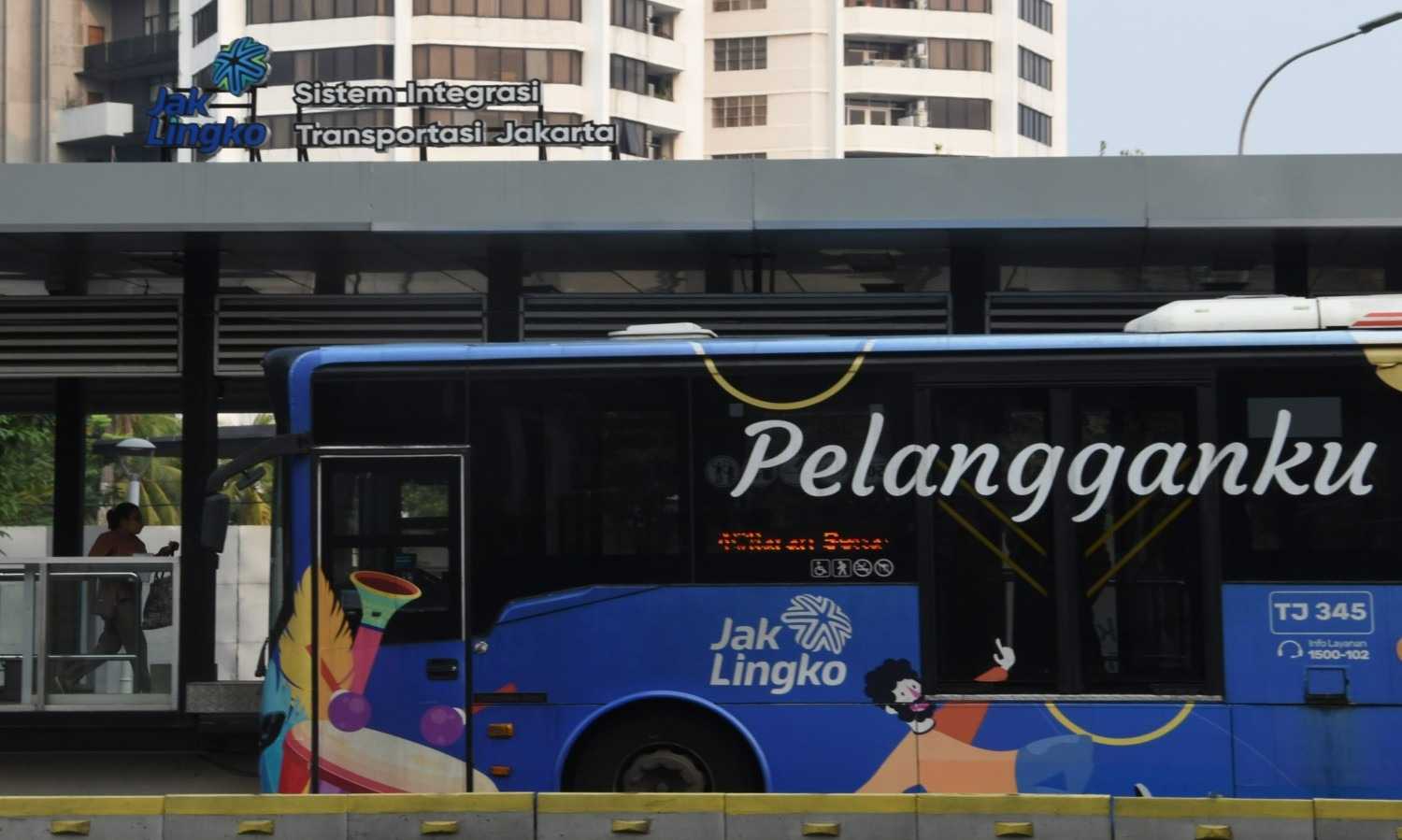 Tahun Depan, Naik Transjakarta Bisa Bayar Pakai GoPay